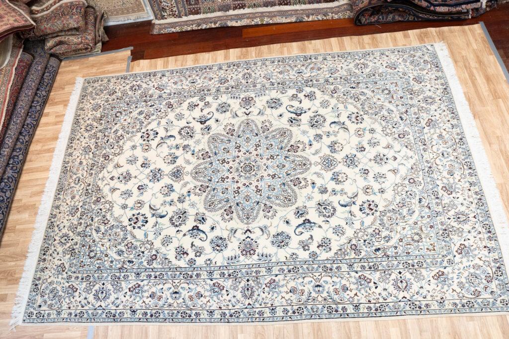 Nain Wool Rug 8.3x'12' View 1