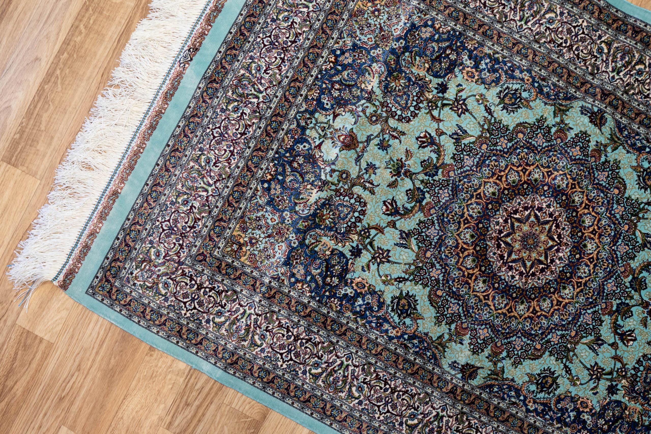 Qum Design Silk Rug 2.7'x3.11' View 3