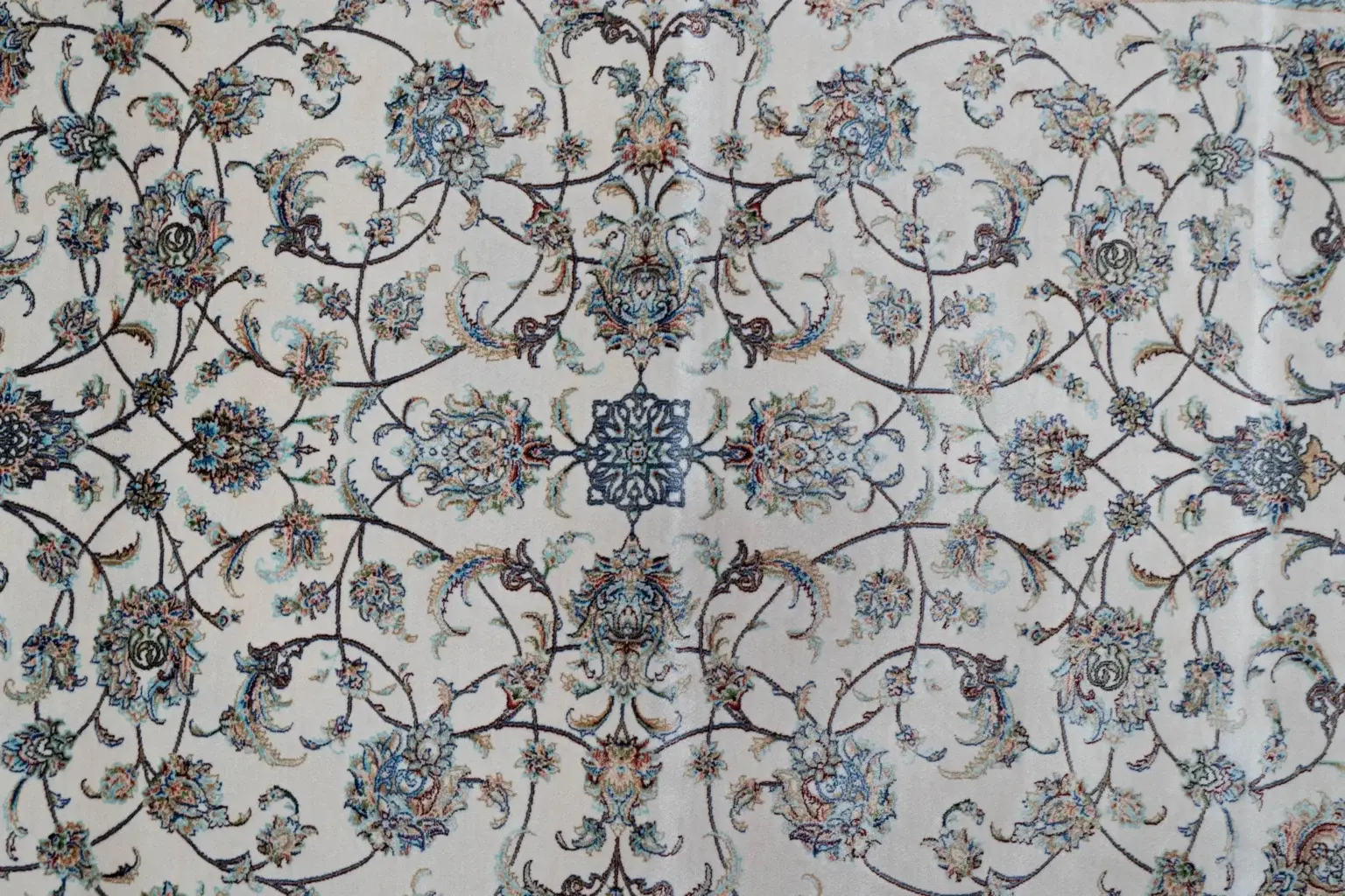 Qum Design Silk Rug 4.2' × 4.1' View 1