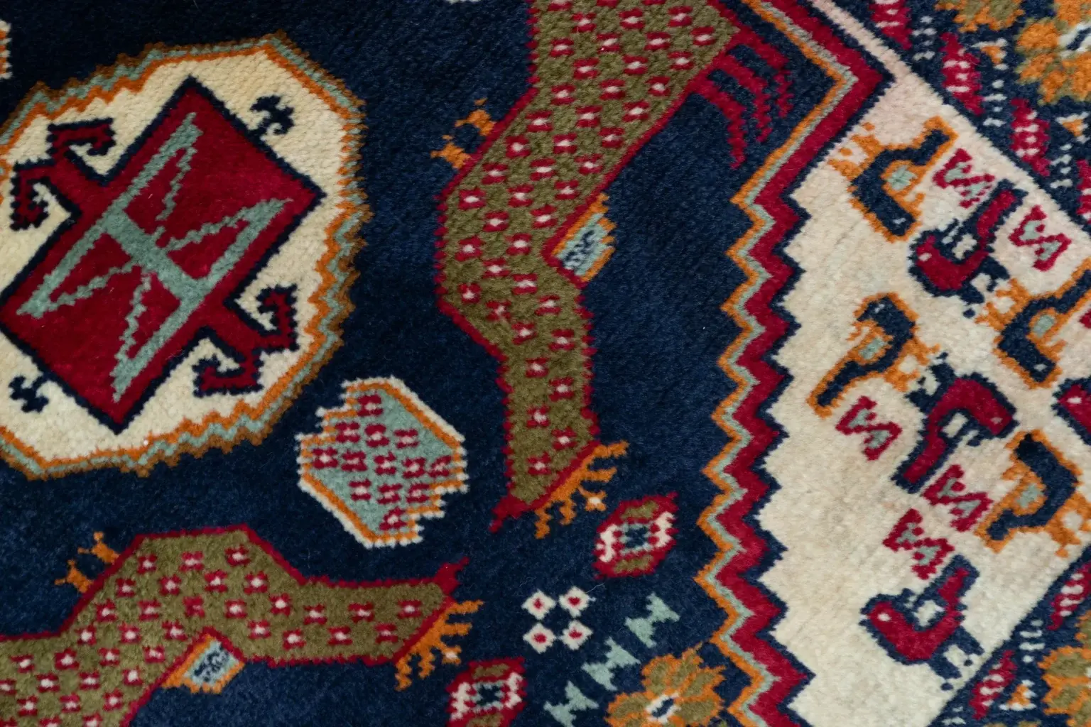Bakhtiari Wool Rug 2.1x2.6 View 2