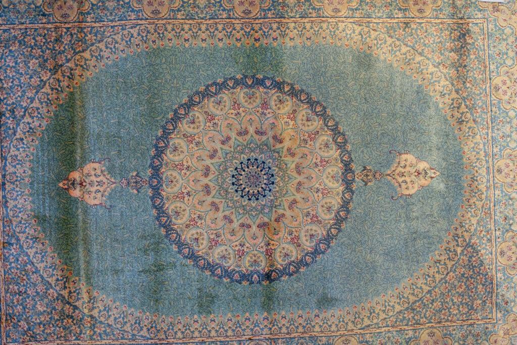 Qum Design Sik Rug 2.7'x3.11' View 2