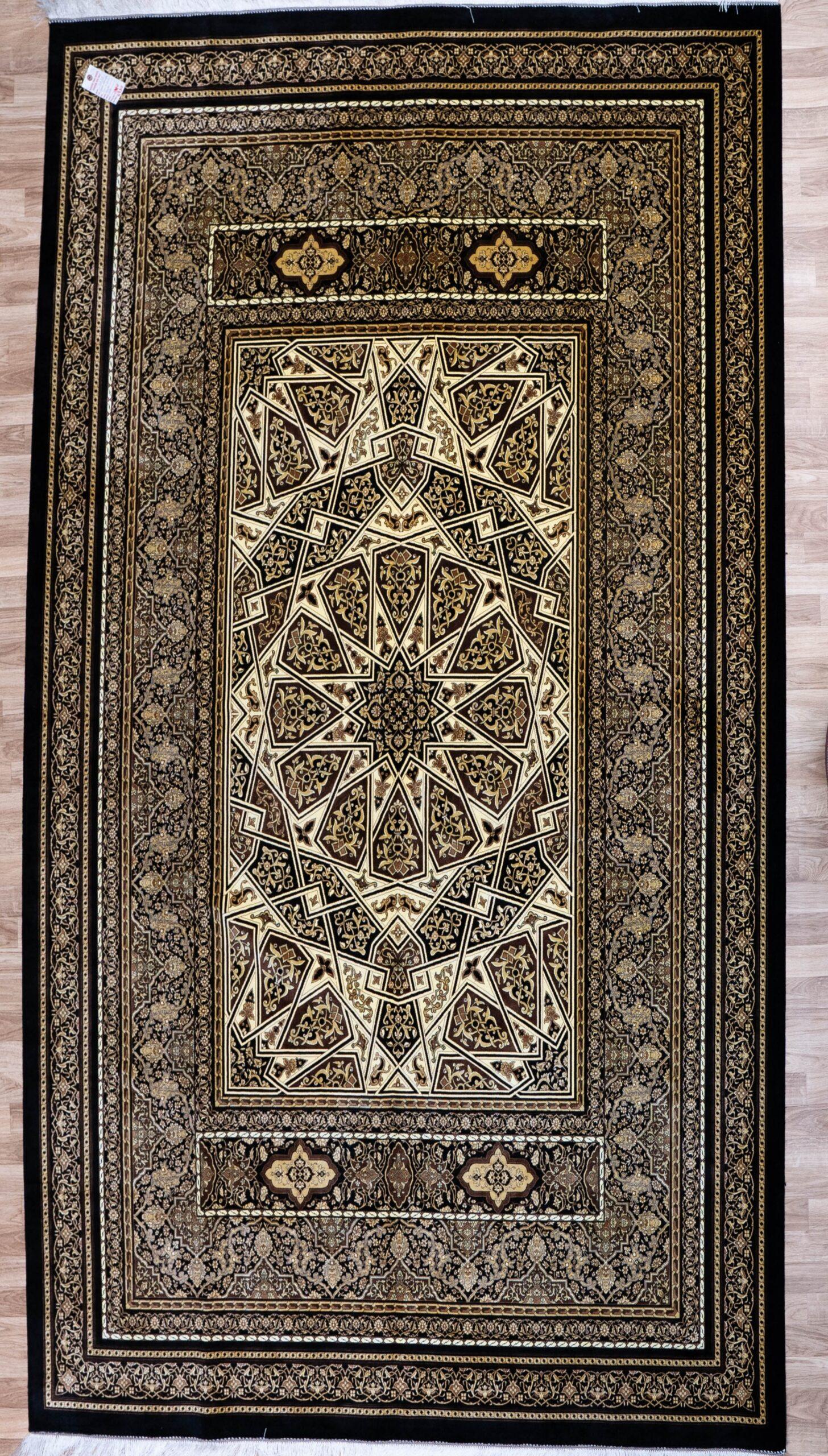 Qum Design Rug 7'x10'