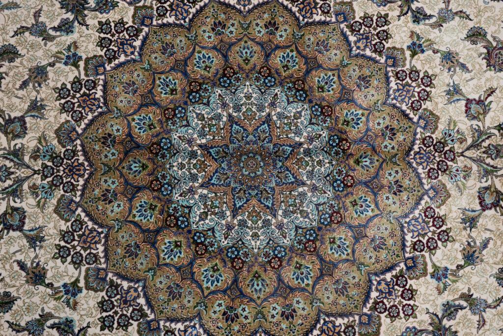 Qum Design Silk Rug 6.8'x9.8' View 2