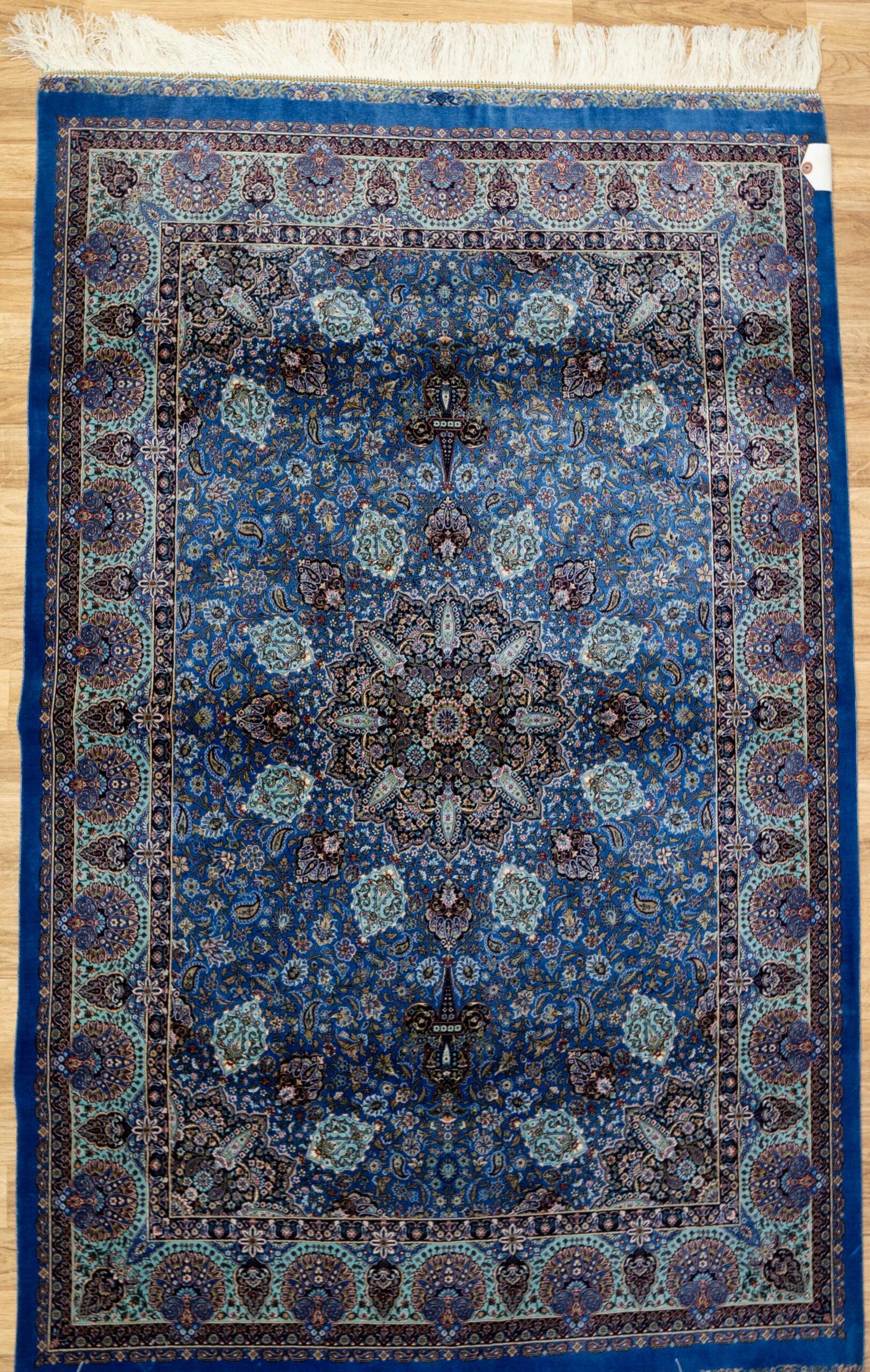 Qum Design Silk Rug 3'x5' View 3