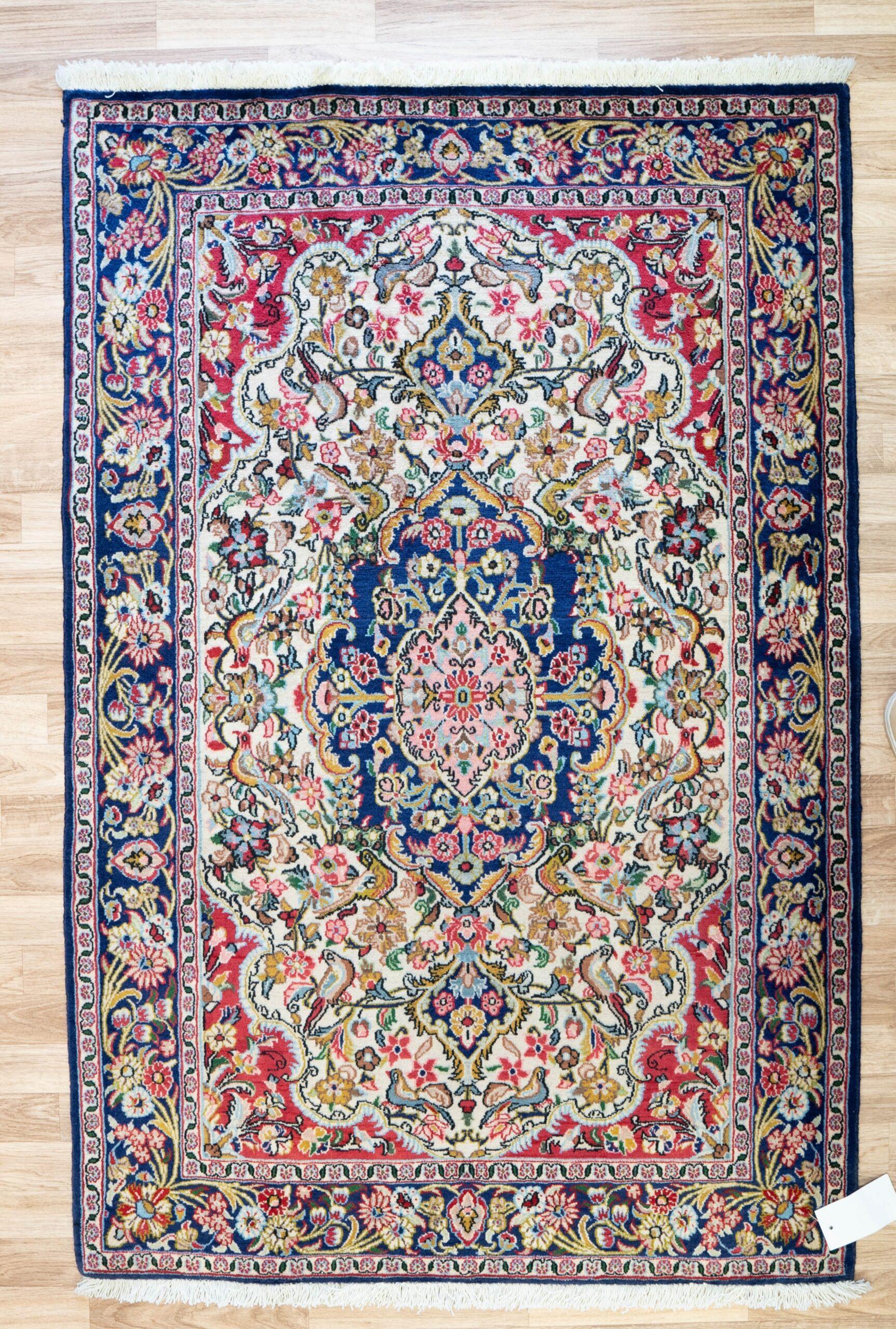 Qum design Kurk Wool Rug 3.6'x5.1' View 1