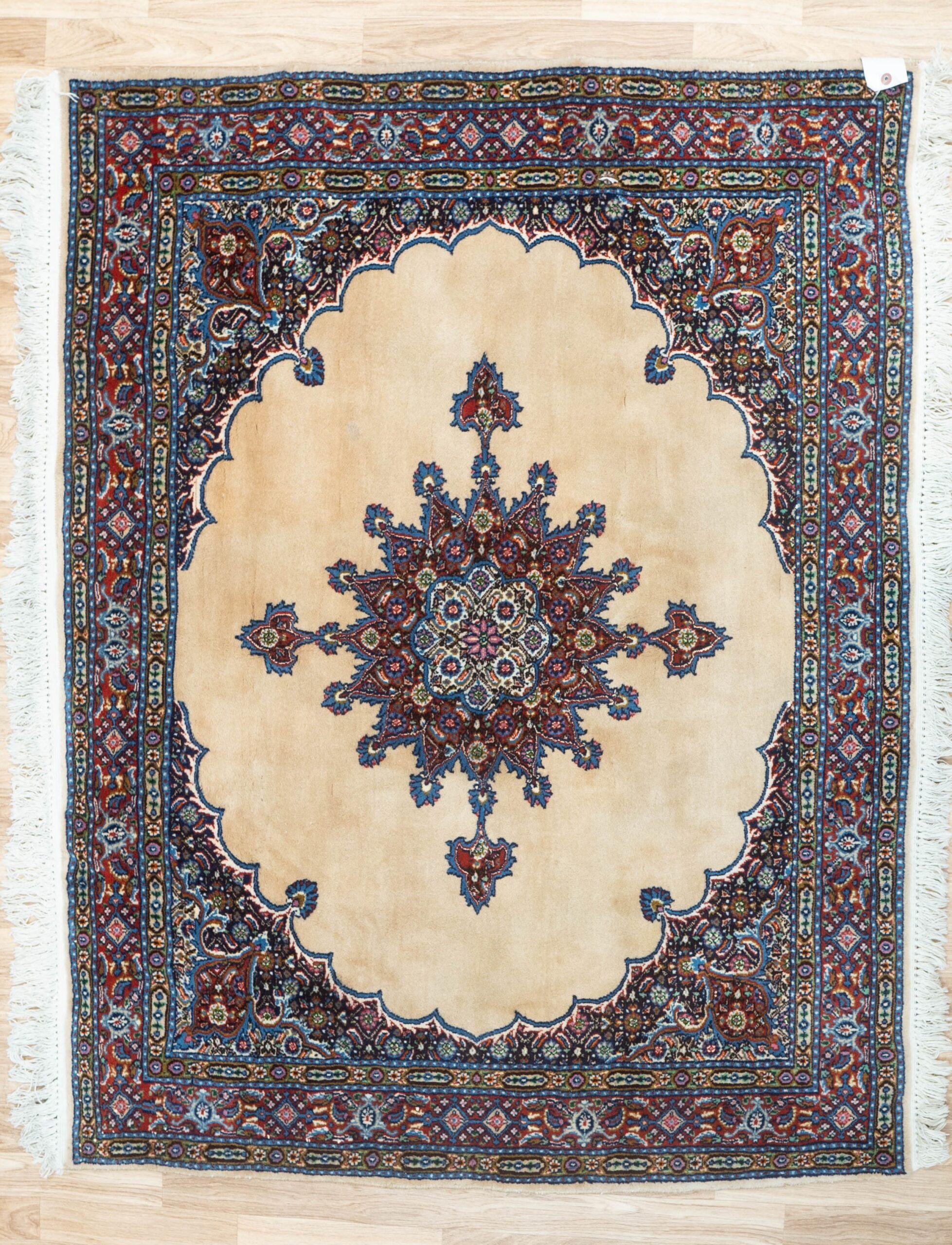 Moud Wool Rug 4.11'x4' View 1