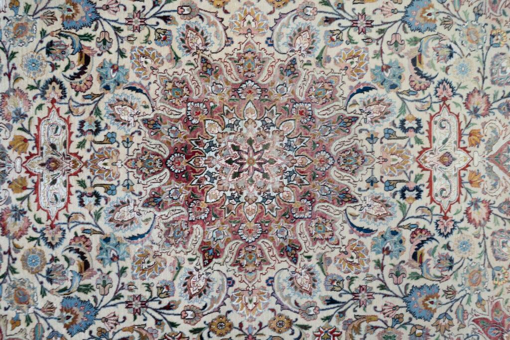 Sarouk Wool Silk Rug 4'x6' View 10