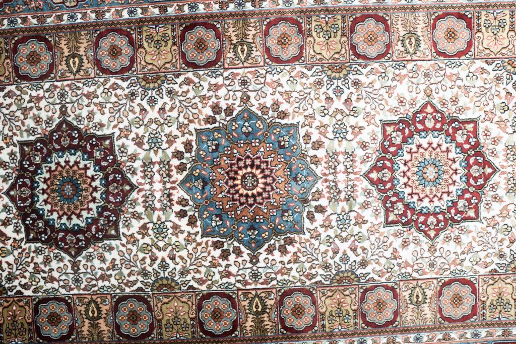 Qum design Silk Rug 3'x5' View 2
