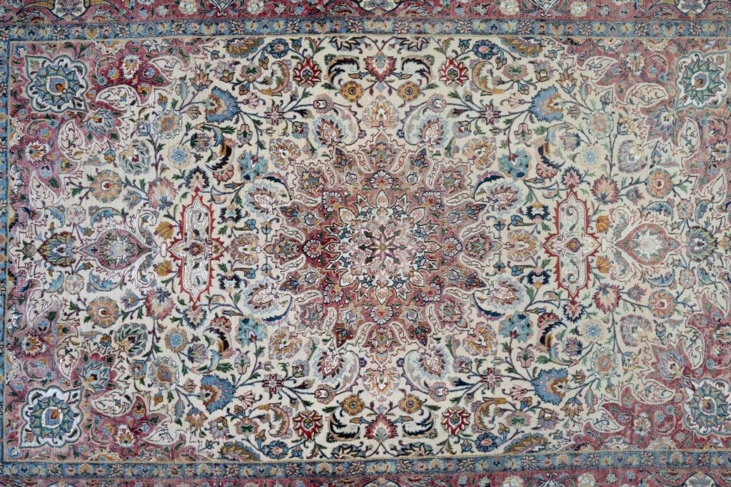Sarouk Wool Silk Rug 4'x6' View 2