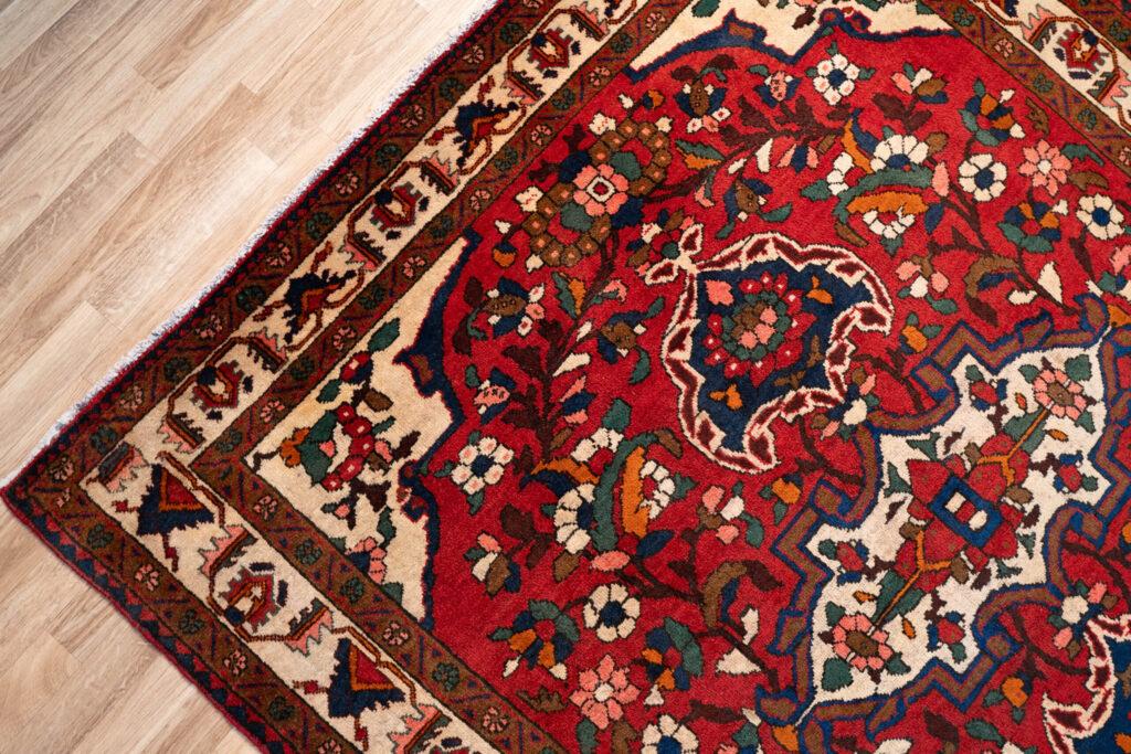 Bakhtiari Wool Rug 5.4'x6.7' View 4