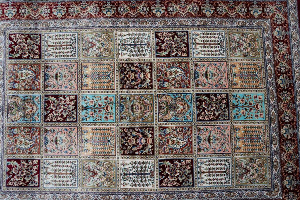 Qum Design Silk rug 3.2'x4.10' View 2