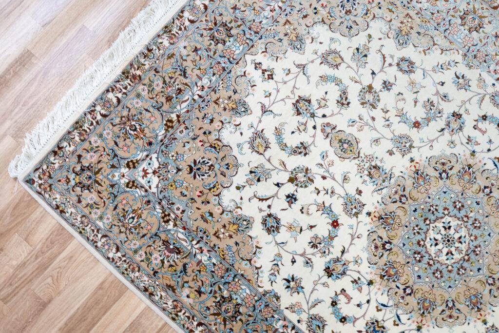 Qum Design pure silk Rug 4.6'x6.8' View 3