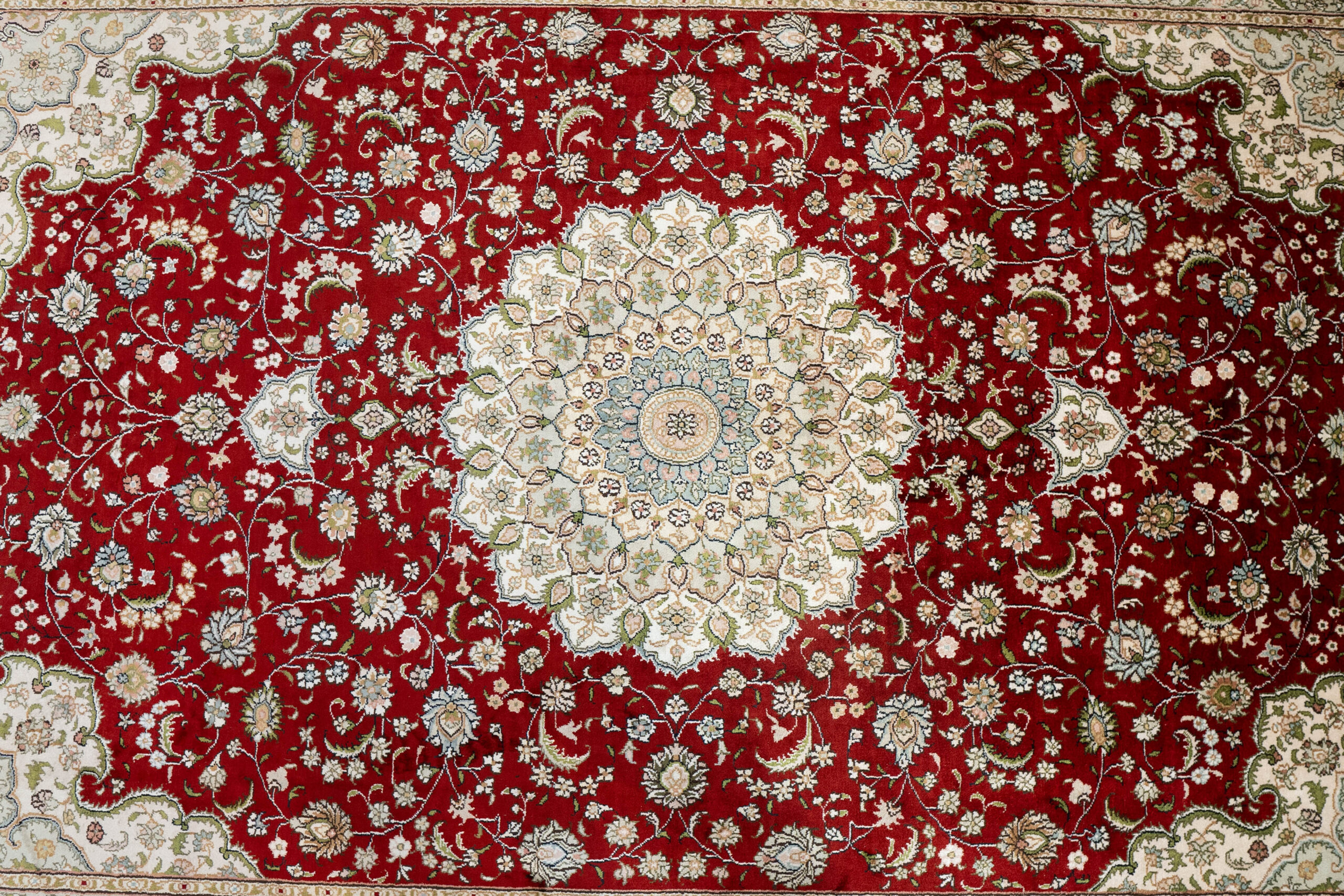 Qum Design Silk Rug 6'x9' View 3